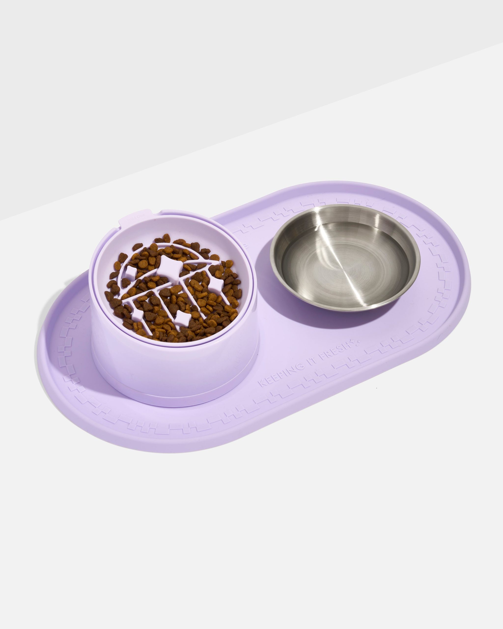 WO_VM_Cat_Placemat_SlowFeeder_SlantedBowl_Lilac_PDP_01_4x5_Web.jpg
