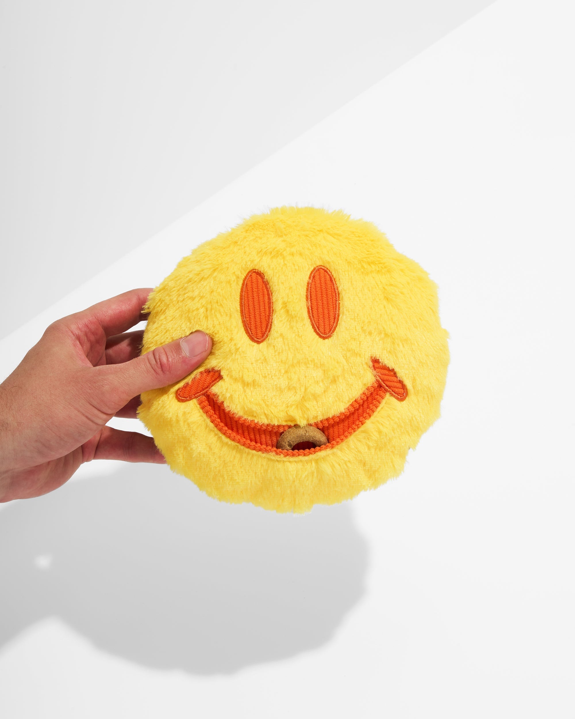 WO_VM_PlayfulPlush_SmileyFace_PDP_05_Web_2x3_9efebb87-8636-42fc-988d-7035187e07a3.jpg