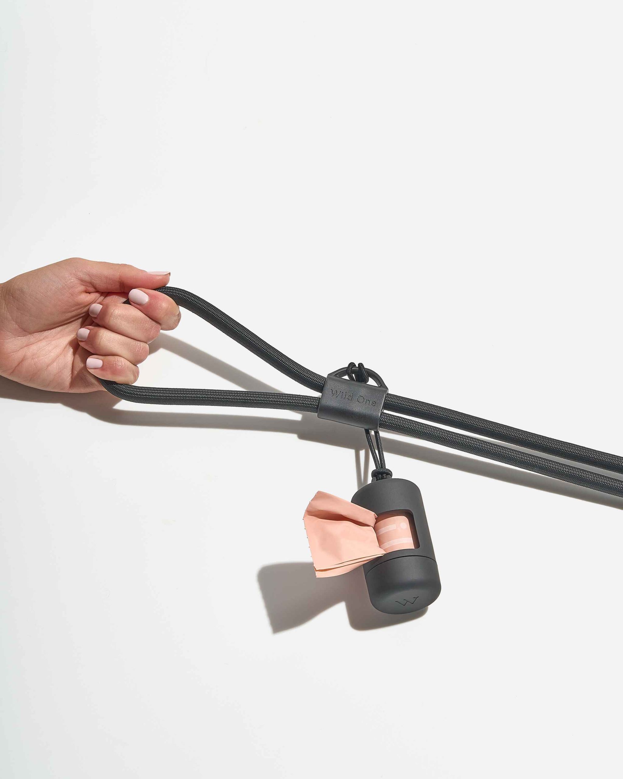 WO_VM_RopeLeash_PoopBagCarrier_Black_PDP_01_4x5_Web.jpg