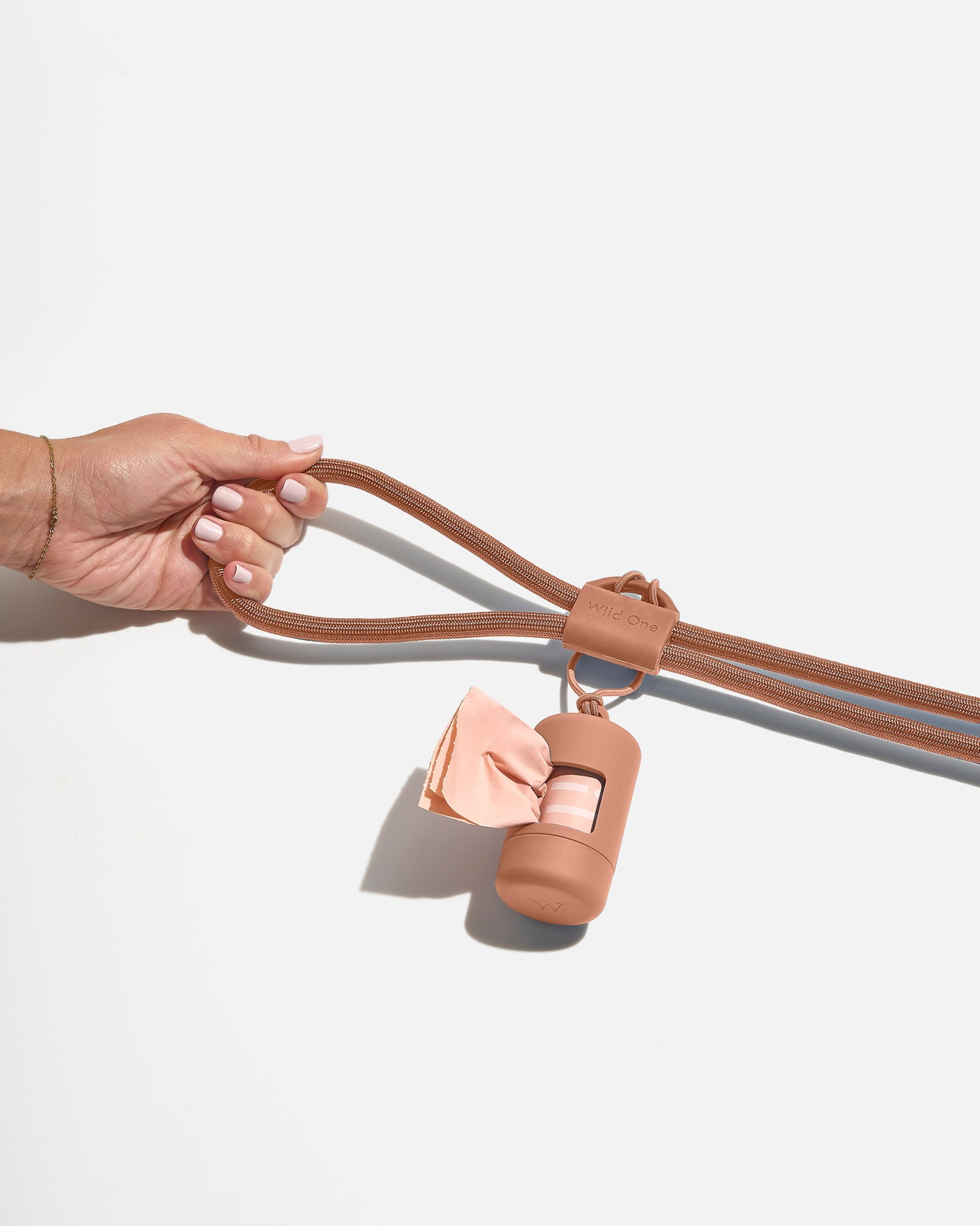 WO_VM_RopeLeash_PoopBagCarrier_Cocoa_PDP_01_4x5_Web_f72f65a1-885e-42e8-950a-1b2d431ab4df.jpg