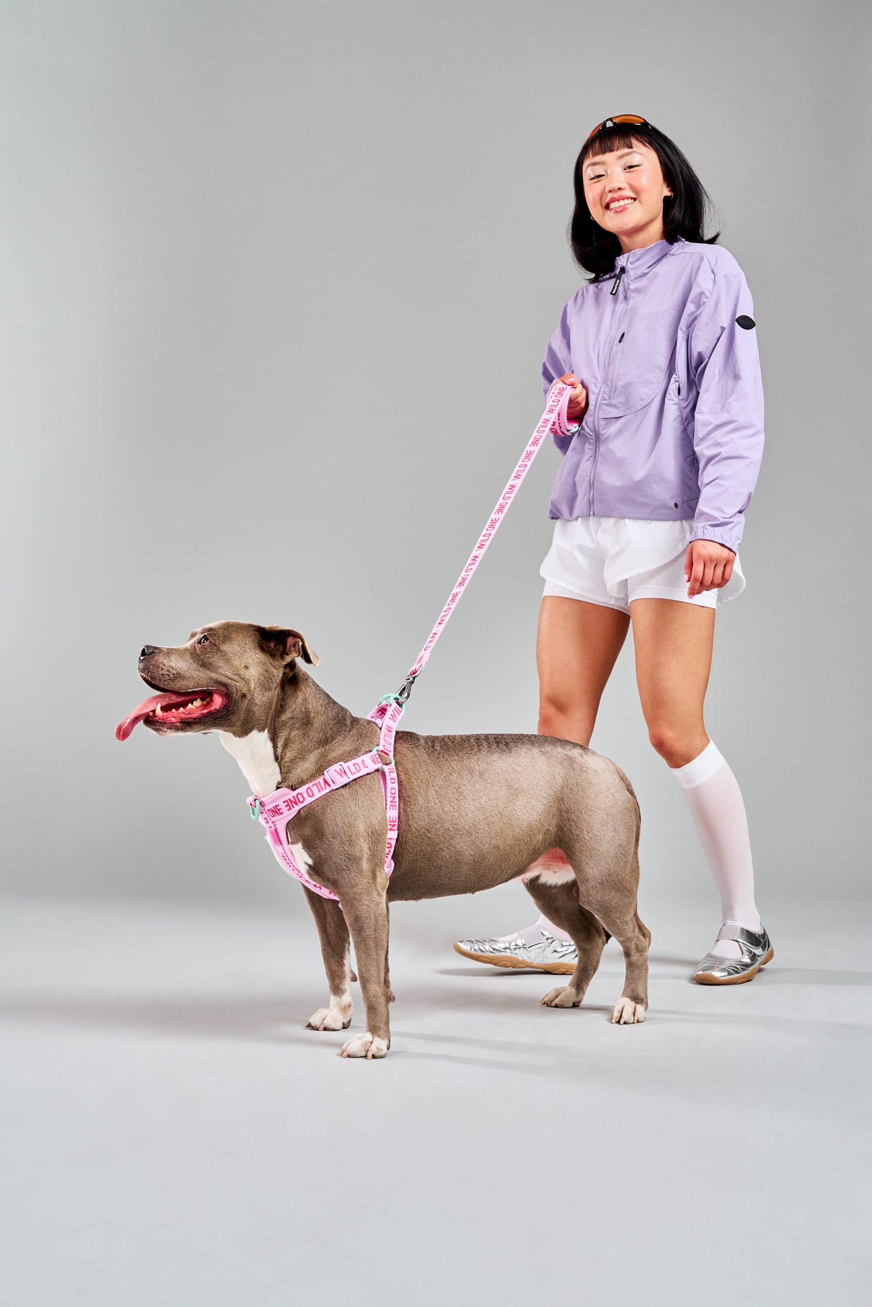 WO_VM_StepInHarness_Leash_Bubblegum_AirCollection_Campaign_05_2x3_Web_1.jpg
