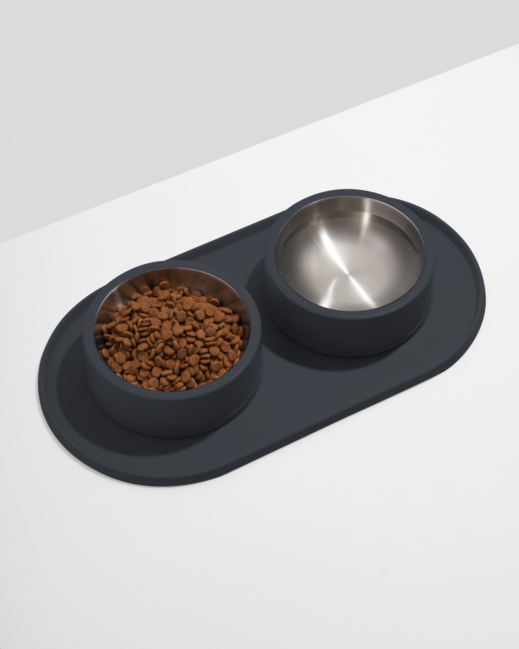 WO_VM_Studio_PDP_Home_Placemat_Black_03_4x5_Web_0bee14c4-a90a-4d82-b610-2ac64d5b3f04.jpg