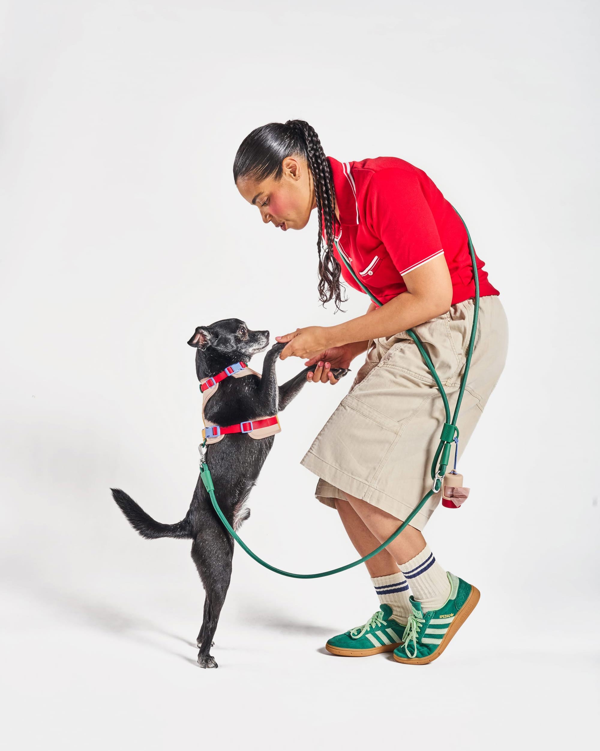 WO_VM_WalkKitHarness_Retro_RopeLeash_Spruce_ColorblockCampaign_02_4x5_Web.jpg